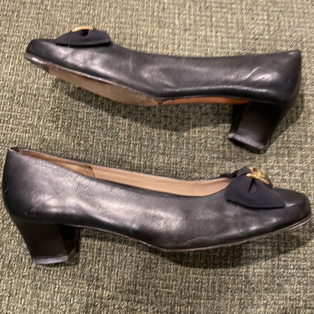Salvatore Ferragamo Vintagr Black Bow Low Pumps (sz 8) - Picture 3 of 11